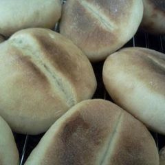 A picture of Papo secos (Portuguese rolls).