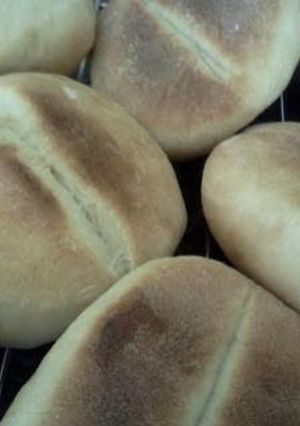 A picture of Papo secos (Portuguese rolls).
