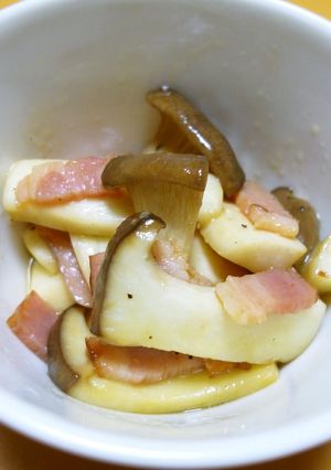 A picture of King Oyster Mushroom and Bacon in Butter and Soy Sauce.