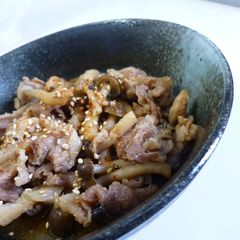 A picture of Sweet & Salty Pork and Shimeji Mushrooms.