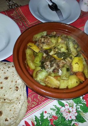A picture of Tagine تاجین (tajine).