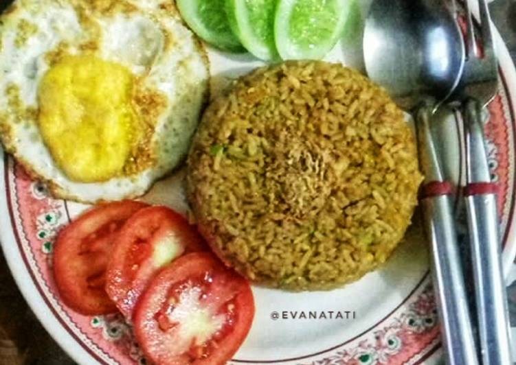 Nasi goreng telor ceplok enak