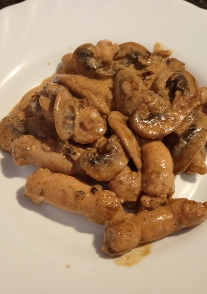 Una foto de Salchichas con champiñones