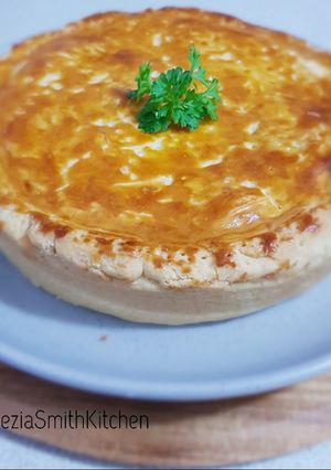 A picture of Beef steak and Kidney Pie.