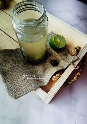 Gambar Air detoks beri biru dan limau