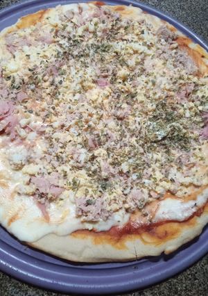 Una foto de Pizza de atún súper fácil 😋