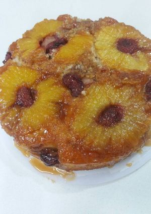 Una foto de Torta de Piña y Frutillas 🇵🇪