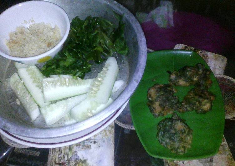 Resep masakan Sayur Gudangan Daun Singkong n Bakwan Tempe Daun Singkong.. By:Erni Hartanti. Amd😍😘 | Cara Masak Sayur Gudangan Daun Singkong n Bakwan Tempe Daun Singkong.. By:Erni Hartanti. Amd😍😘 Yang Sempurna