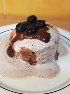 Una foto de Mug cake selva negra