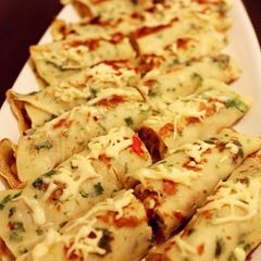 A picture of Herbed crepes with white chicken filling.