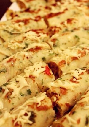 A picture of Herbed crepes with white chicken filling.