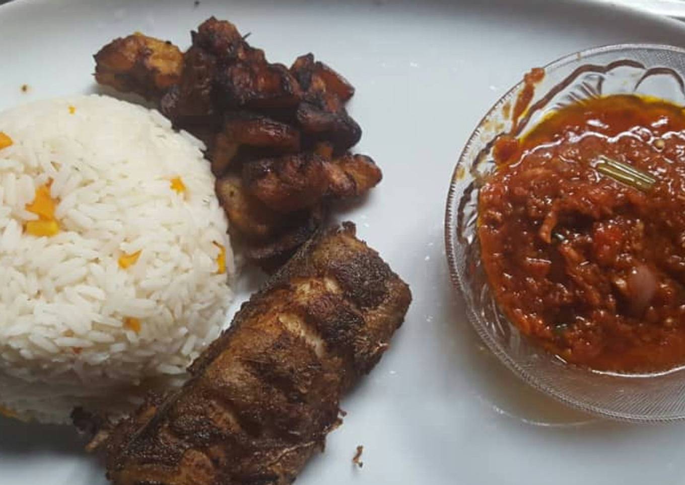 Rice with turkey and tomato sauce