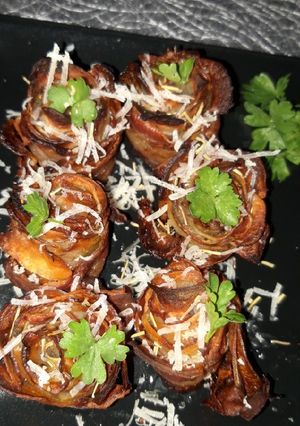 O poză a rețetei Trandafiri 🌹cu bacon 🥓și cartofi🥔.
