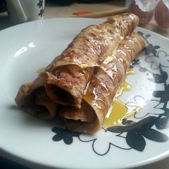 A picture of banana crunch pancakes.