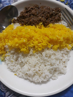 عکسی از دستور فسنجون مرغ با برنج زعفرانی 🍗🥣