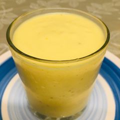 A picture of Mango and banana smoothie.