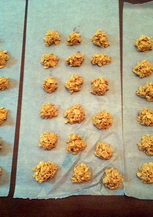 A picture of Corn Flake Peanut Butter Cookies.