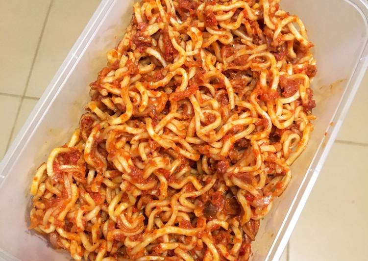 Mie sambal teri kornet