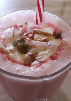 A picture of Pink lassi.