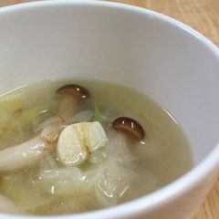 A picture of Easy ♪ 15 Minute Shimeji Mushroom and Leek Soup.