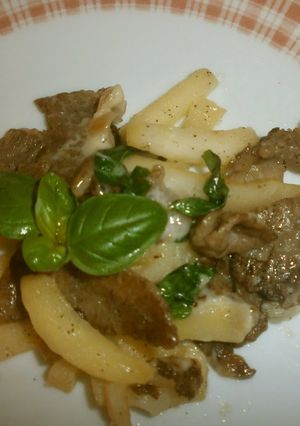 A picture of Beef and Apple Stir-Fry.