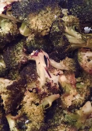 A picture of Roasted Garlicky Lemony Broccoli.