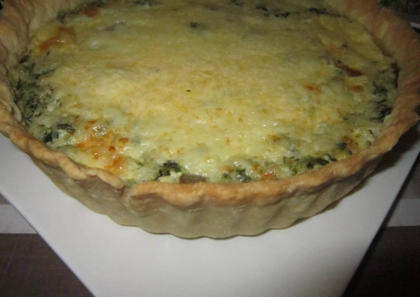 Spinach and mushroom quiche