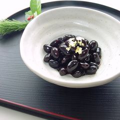 A picture of 'Kuromame' Simmered Black Soy Beans (For Osechi New Year's Feast).