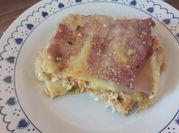 Una foto de pechuga rellena en salsa de nuez