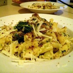A picture of broccoli rabe & sausage.