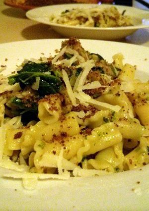 A picture of broccoli rabe & sausage.