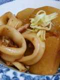Well-Flavoured Simmered Taro Roots, Daikon Radish, and Squid