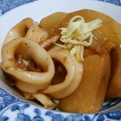 A picture of Well-Flavoured Simmered Taro Roots, Daikon Radish, and Squid.