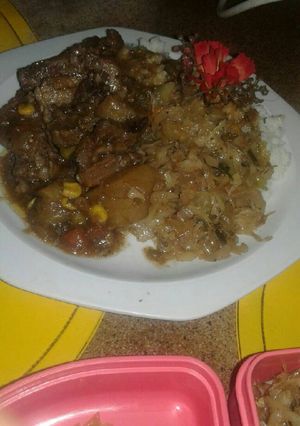 A picture of Beef stew with vegetable mix.
