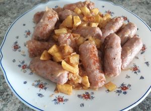 Foto principal de Salchichas frescas con cebolla caramelizada