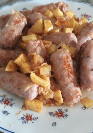 Foto principal de Salchichas frescas con cebolla caramelizada