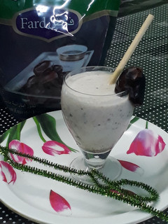 A picture of Fruit and nut smoothie.