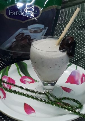 A picture of Fruit and nut smoothie.
