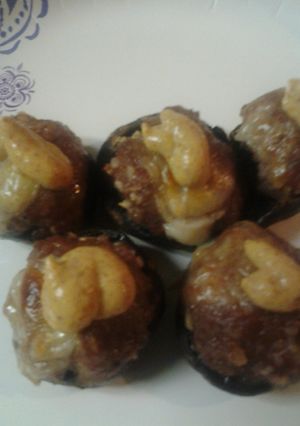 A picture of Spicy stuffed mushrooms.