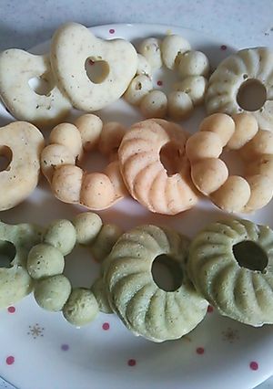 A picture of Oil-free Baked Banana Donuts.
