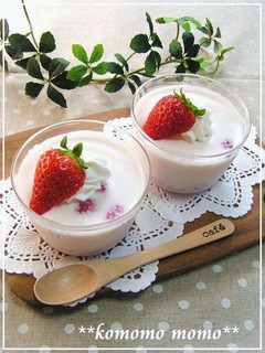A picture of Easy Strawberry Milk Pudding in the Microwave.
