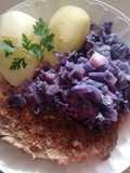 Pulpa de cerdo, repollo morado a la mantequilla y papas cocidas