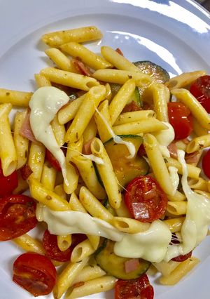 Una foto de Pasta con tomates cherry