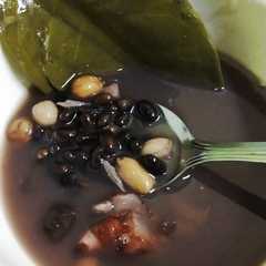 A picture of Kuah bening kacang tanah+kedelai hitam.