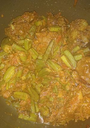 A picture of Binhdi gosht.