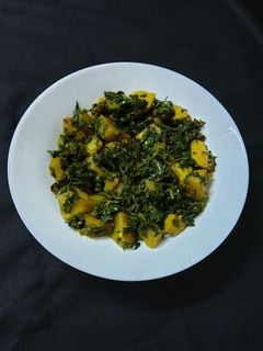 मेथी आलू की सूखी सब्जी (methi aloo ki sukhi sabzi recipe in Hindi) रेसिपी मुख्य फोटो