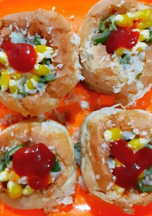 બ્રેડ પીઝા(Bread pizza recipe in Gujarati) રેસીપી મુખ્ય ફોટો