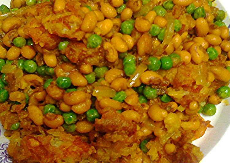 Steps to Make Super Quick Homemade Potatoes,  peas, and blackeye peas