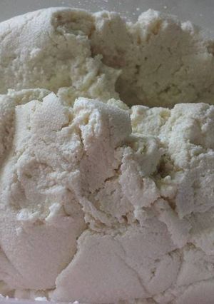 A picture of Almond Cheesse (like Ricotta chesse).