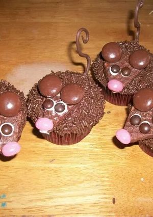 A picture of Mouse Invasion Cupcakes.